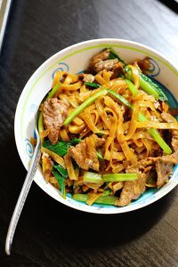 Phở xào thịt bò kiểu Tàu (Beef Chow Fun)