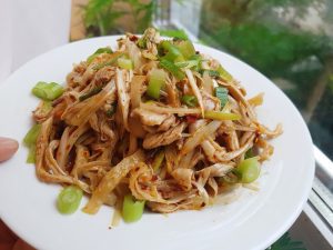 Nộm gà Tứ Xuyên (gỏi gà xé )