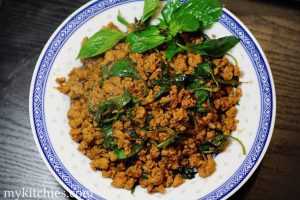 Thịt băm xào kiểu Thái (Pad Krapao)
