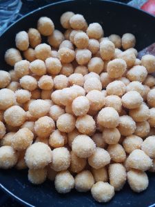 Bánh hạt nhãn (bánh cà)