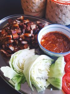 Thịt ba chỉ rán chấm sốt me kiểu Thái