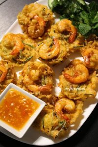 Bánh tôm Malaysia kèm công thức nước sốt chua ngọt – Malaysian prawn fritters