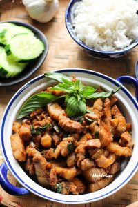 Ba chỉ xào húng quế kiểu Thái – Thai basil pork belly