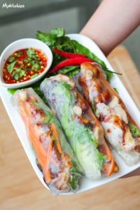 Gỏi cuốn thịt gà nướng chấm mắm me